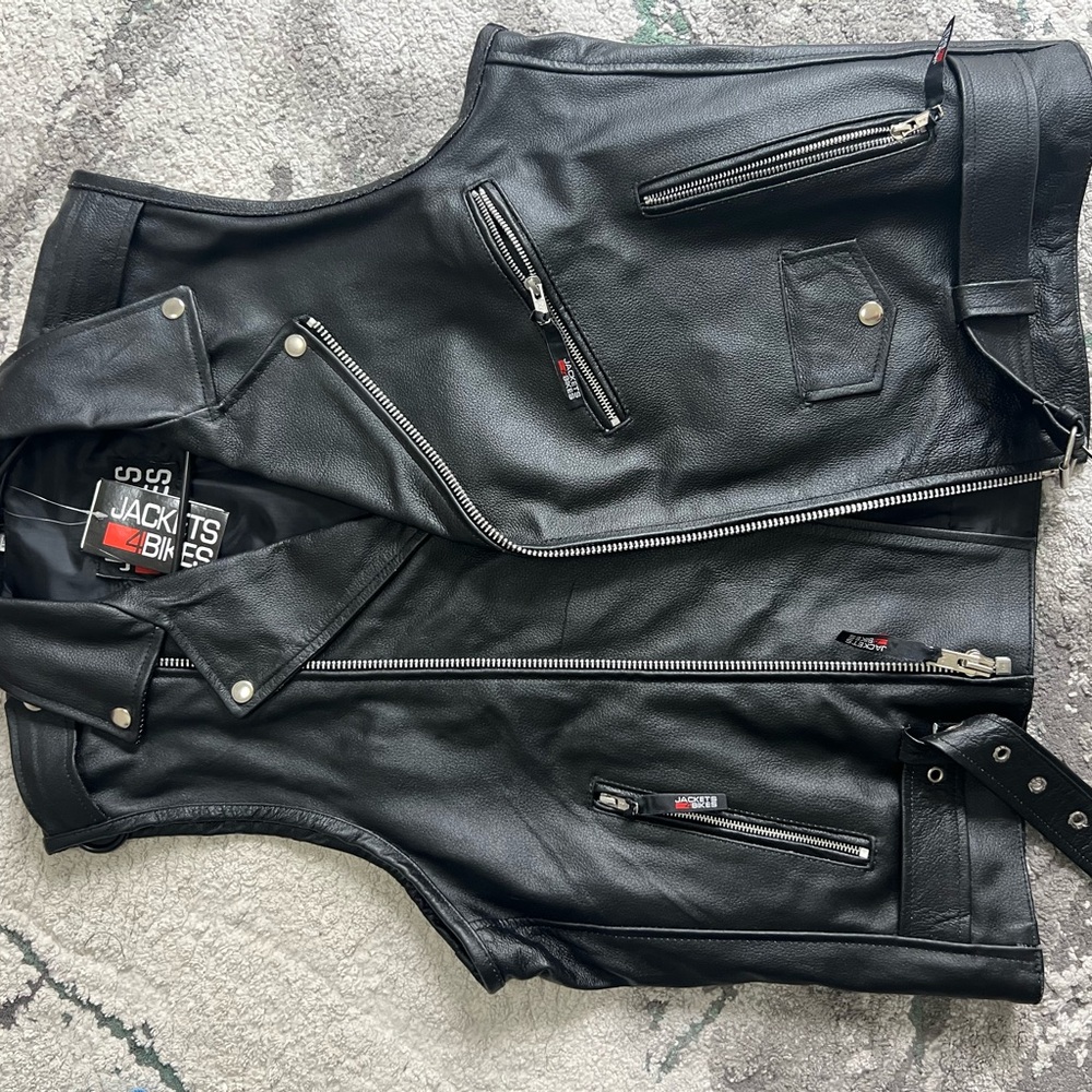 Amazon Black Men's Leather Vest